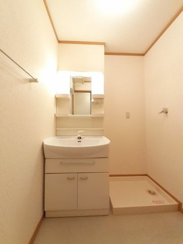 リバニッシュ　Ｃの洗面所|広い洗面スペース