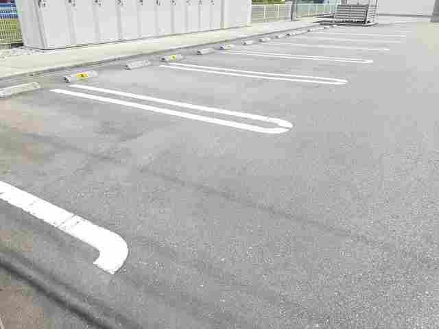 レジーナの駐車場|車をお持ちの方に嬉しい駐車場付きの物件です