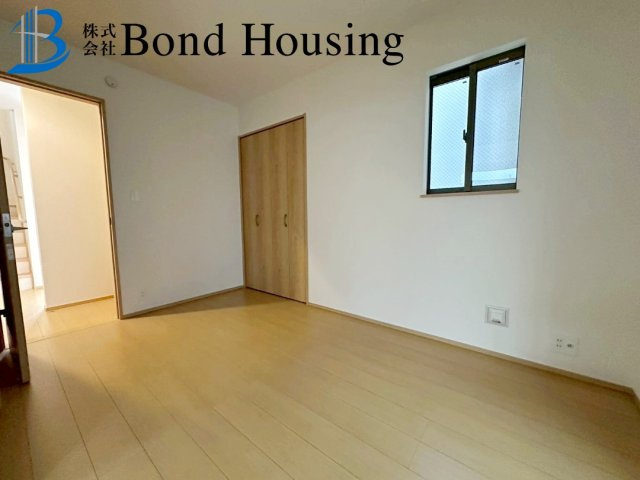 滝の茶屋駅まで徒歩5分　城が山1丁目　新築戸建の洋室