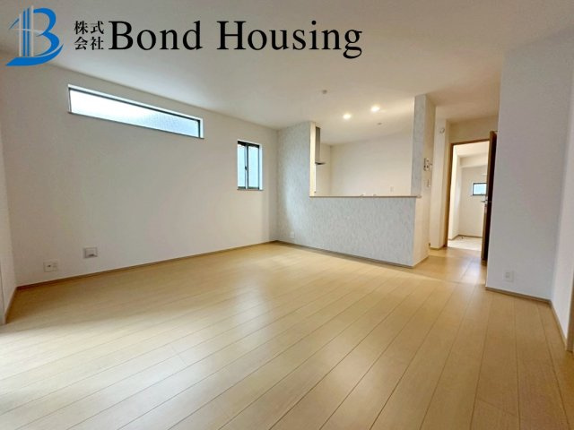 滝の茶屋駅まで徒歩5分　城が山1丁目　新築戸建の居間・リビング