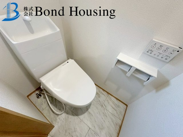 滝の茶屋駅まで徒歩5分　城が山1丁目　新築戸建のトイレ