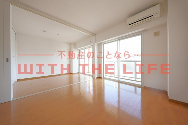 メルローズアソウ【キャッシュバック対象物件】の居間・リビング|こちらのリビングで趣味の時間をお楽しみください