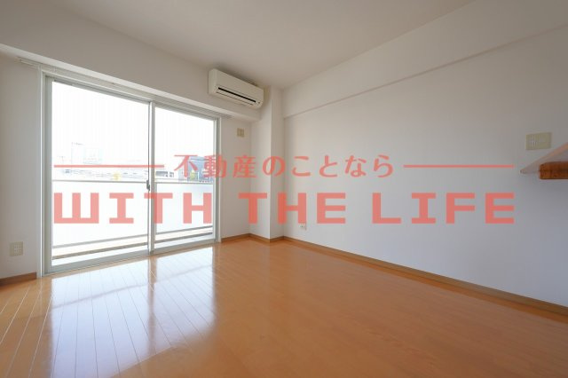 メルローズアソウ【キャッシュバック対象物件】の内装|明るい室内です