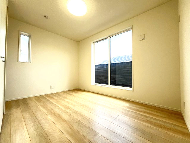 【寝室】 | 大野城市大城3丁目第9　2号棟（全2棟）【仲介手数料無料・0円】 | 現地写真。2階主寝室です。