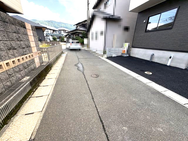 【その他】 | 大野城市大城3丁目第9　2号棟（全2棟）【仲介手数料無料・0円】 | 現地写真。前面道路です。