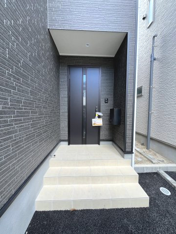 【玄関】 | 大野城市大城3丁目第9　2号棟（全2棟）【仲介手数料無料・0円】 | 現地写真。