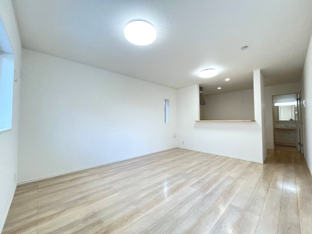 【居間・リビング】 | 大野城市大城3丁目第9　2号棟（全2棟）【仲介手数料無料・0円】 | 現地写真。