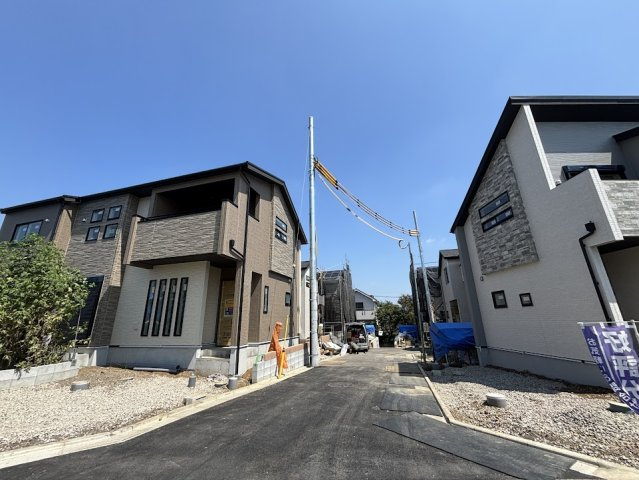 日野市栄町４丁目の新築一戸建の前面道路含む現地写真|現地（2025年8月）撮影（2025年9月中旬完成予定）