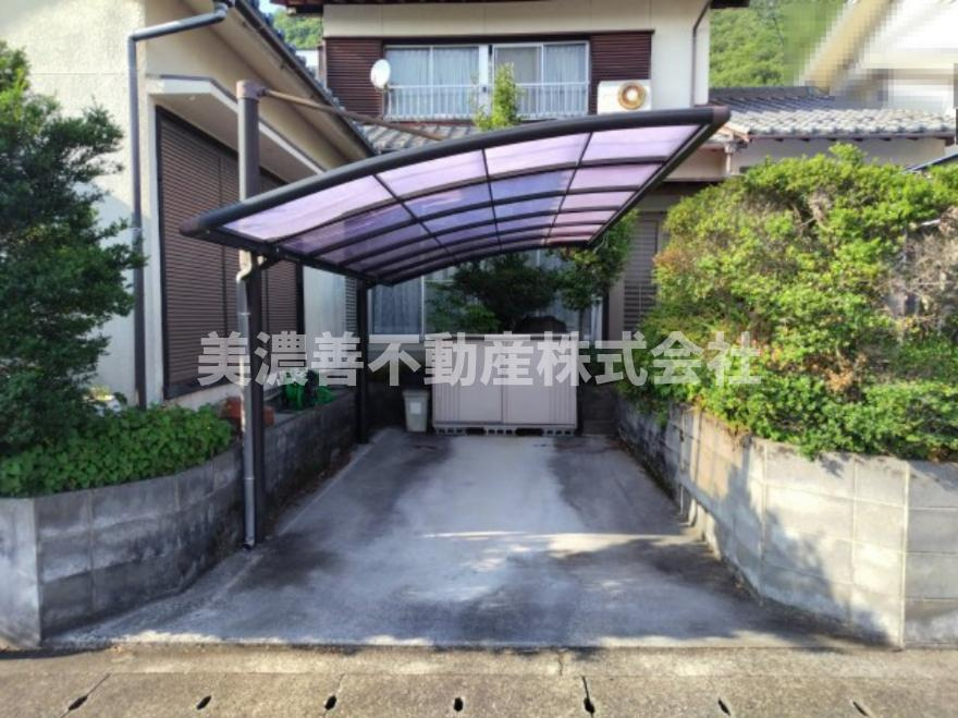 ６５５８６　岐阜市長良中古戸建の駐車場