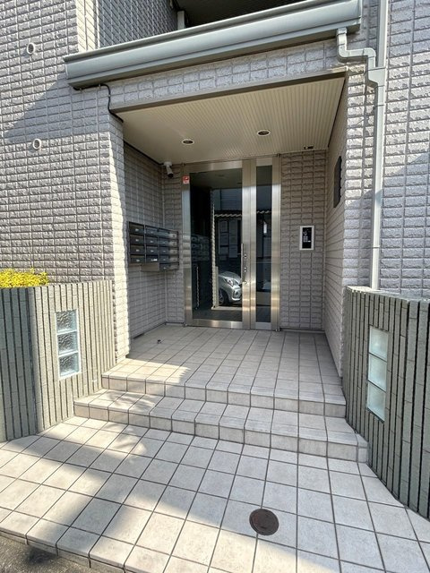 メゾンルネのロビー|★オートロック付き★