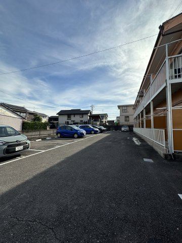 パレス豊栄の駐車場