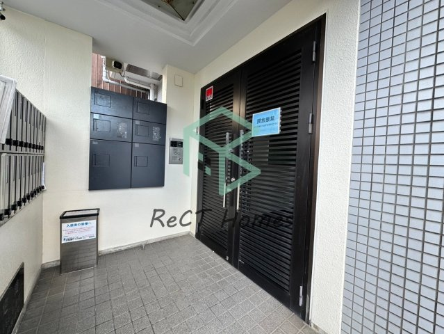 ジュネス船橋のエントランス