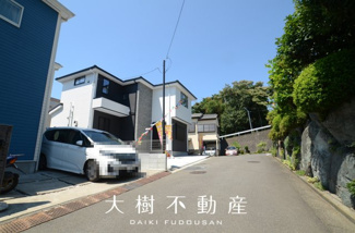 【前面道路含む現地写真】 | 宅地建物取引士による不動産のご説明・現地のご案内、住宅金融普及協会住宅ローンアドバイザーが住宅ローンのアドバイスから融資実行までのお手伝いをしっかりサポートします♪
