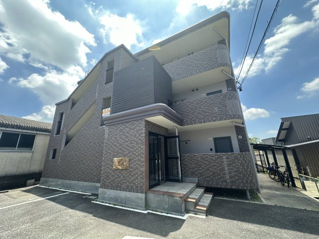 メゾンセラータ平芝の外観
