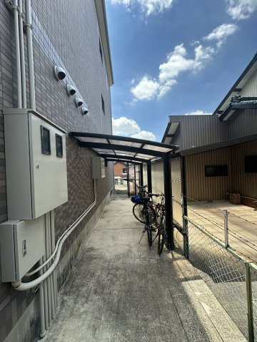 メゾンセラータ平芝の駐車場