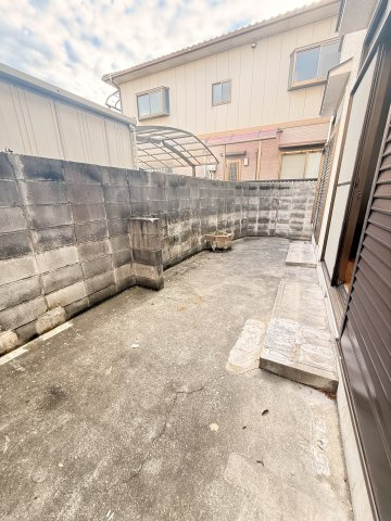 芦屋市茶屋之町貸家の駐車場