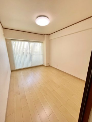 【洋室】 | ネオハイツ城東 | 洋室（約6.0帖）：シンプルなクロスの洋室です。