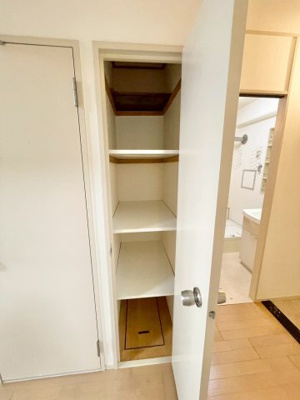 【収納】 | ネオハイツ城東 | 廊下の収納スペースです。