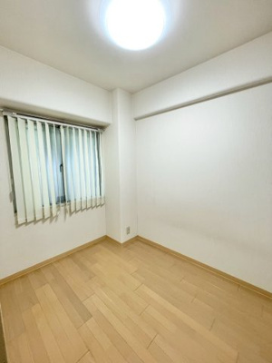 【洋室】 | ネオハイツ城東 | 洋室（約4.2帖）：シンプルな内装の個室です。