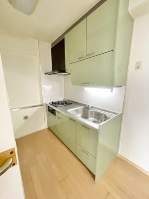 【キッチン】 | ネオハイツ城東 | 淡いグリーンがきれいなシステムキッチン。