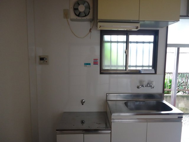 小金井市東町４丁目のアパートのキッチン