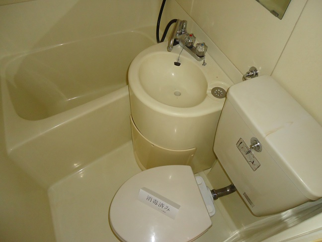 小金井市東町４丁目のアパートの浴室