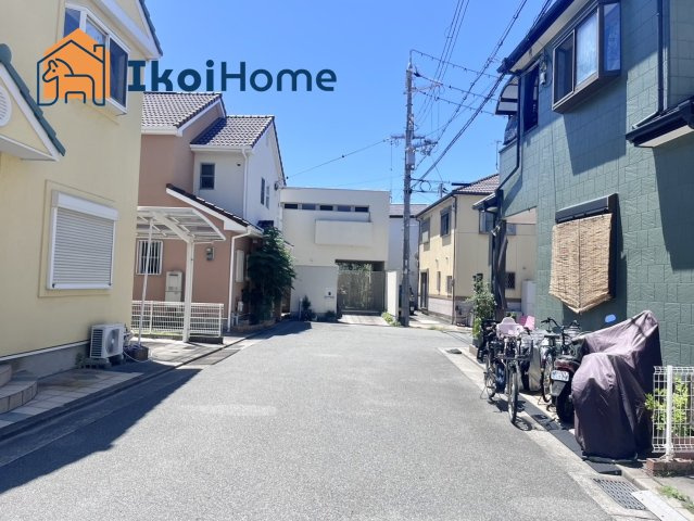 明石市大久保町大窪　中古戸建のその他|接道は西側ですが、東側も道路に面しておりますので両面道路のような通風採光良好の立地となっております。