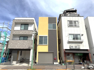 【外観】 | 2025年7月18日撮影
ご自宅から現地まで、当社スタッフがお車にて、「お迎え・お送り」をしております。是非お気軽にお問合せくださいませ♪