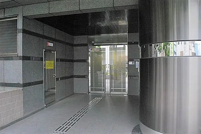 プリメール柳島のエントランス