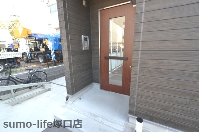 リブリ・東園田のエントランス