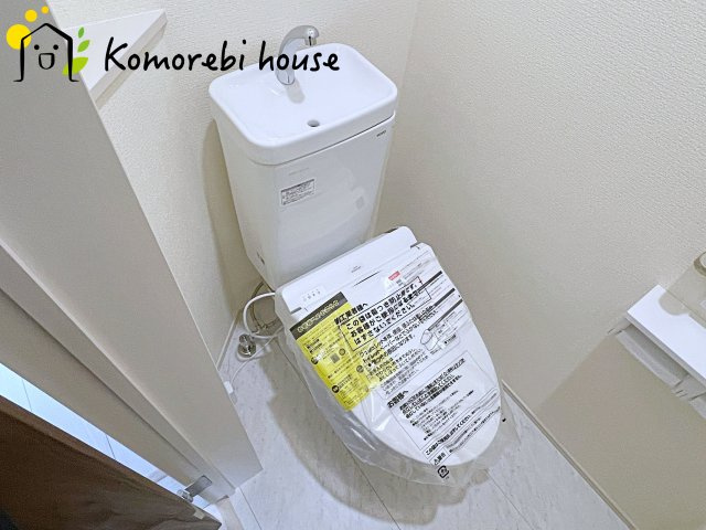 上尾市二ツ宮　3期　新築一戸建て　ブルーミングガーデン　03のトイレ