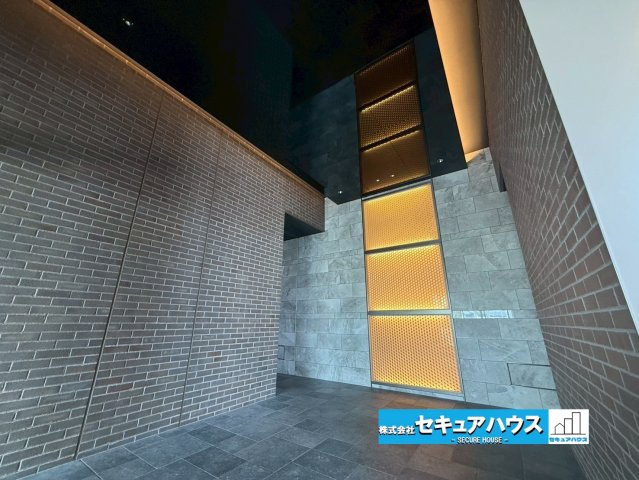 バンベール有松のエントランス|エントランス：高級感のあるエントランスで日々の生活を彩ります。