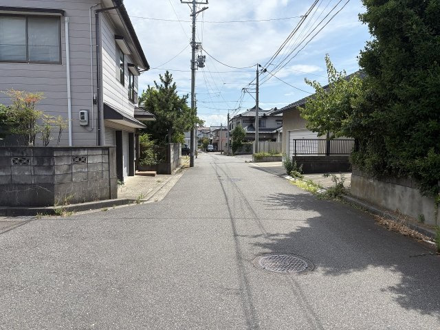 【前面道路含む現地写真】 | 神明町ガレージ付き住宅