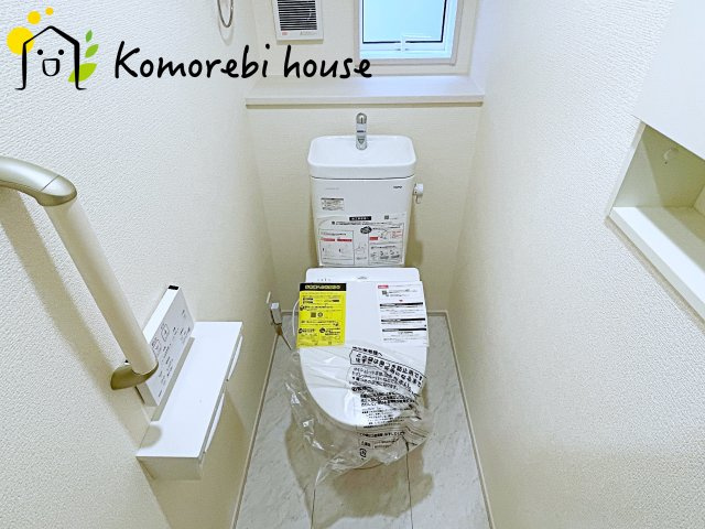 上尾市二ツ宮　3期　新築一戸建て　ブルーミングガーデン　04のトイレ|10/9　撮影済み