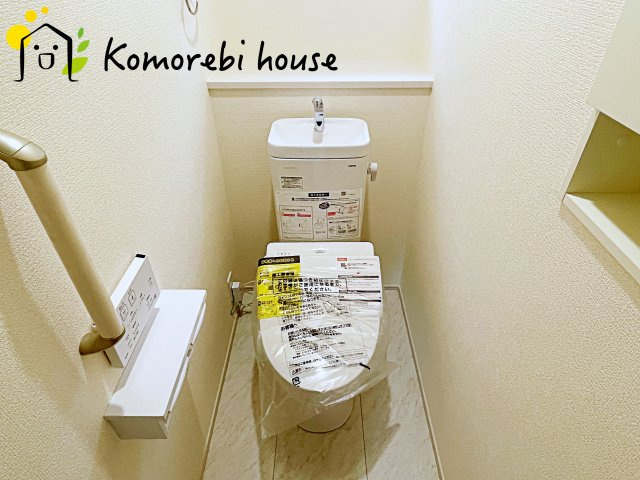 上尾市二ツ宮　3期　新築一戸建て　ブルーミングガーデン　04のトイレ|10/9　撮影済み