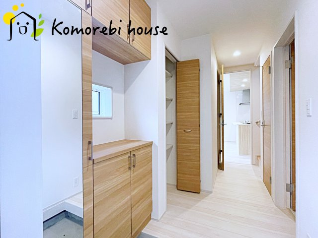 上尾市二ツ宮　3期　新築一戸建て　ブルーミングガーデン　04の玄関|10/9　撮影済み