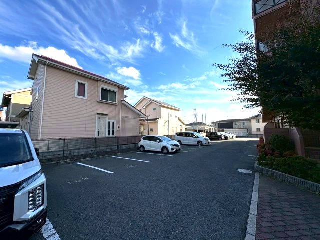 ヴェルジュール21の駐車場