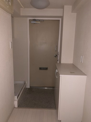 【玄関】 | カーサ大島 | 収納もある玄関です