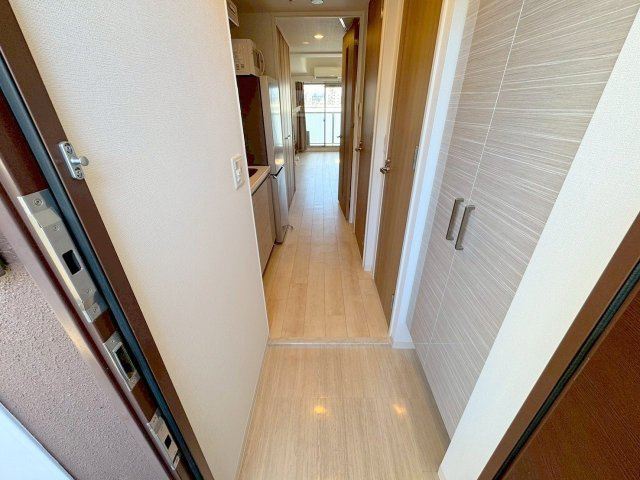 ジュネス新大阪レジデンスの玄関