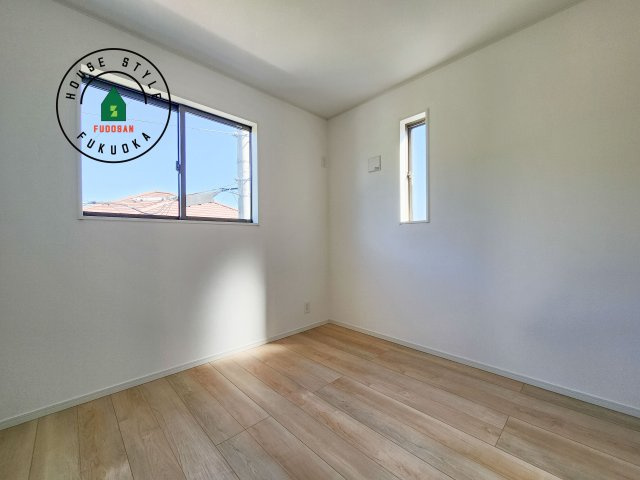 福岡市西区今宿町第2-2棟(1号棟)の和室|和室を上手に活用すると暮らし方の幅が広がります。例えば普段は開け放して、子供の小さいうちはお昼寝や遊びのスペースに。畳はソフトなので転んでもケガをしにくく安心です