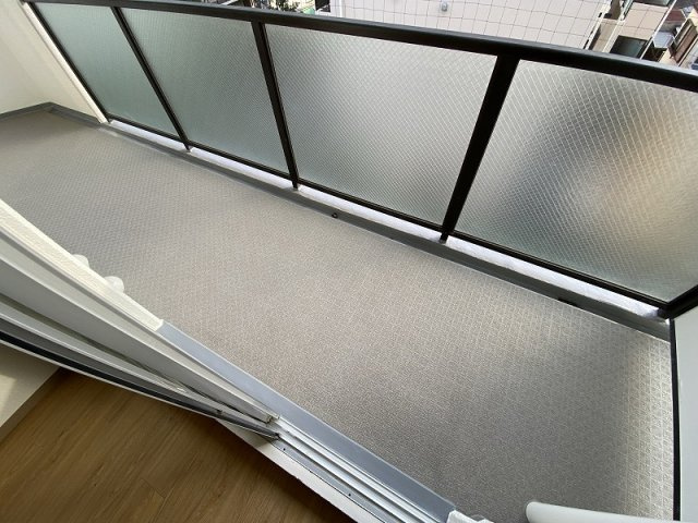 神戸市兵庫区下沢通１丁目の賃貸マンションのバルコニー