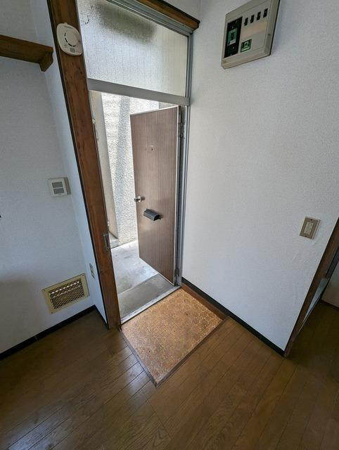 さつき荘の玄関