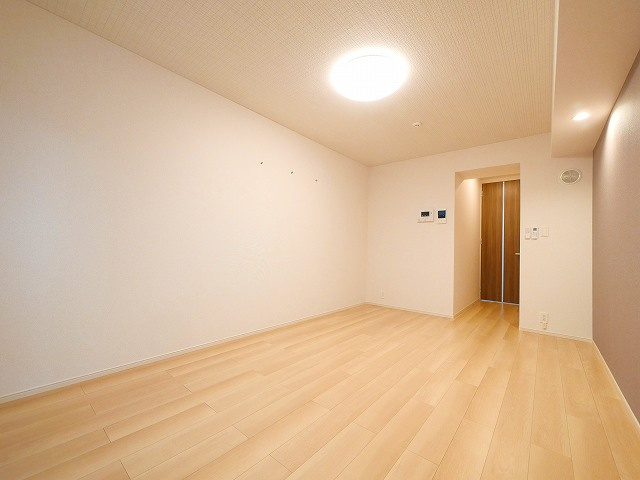 リエゾン学園前の居間・リビング