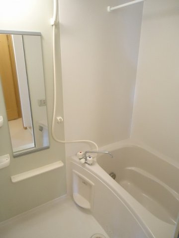 ヴィラ　ルミエ－ルＢの浴室