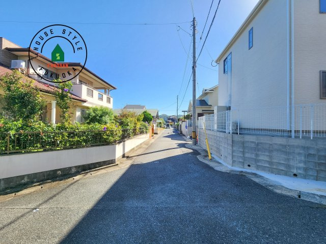 福岡市西区今宿町第2-2棟(2号棟)の前面道路含む現地写真|前面道路です。
