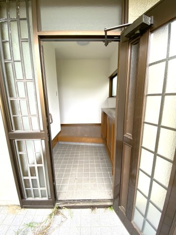 清水貸家の玄関