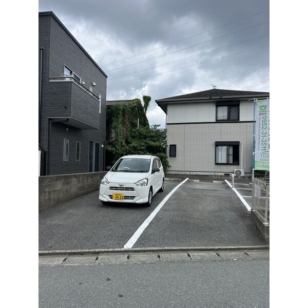 フォレストメゾン高嶋の駐車場|カースペースがあります