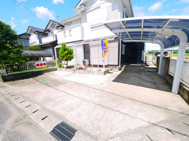 東金市北之幸谷　中古戸建の駐車場|内装リフォーム済み令和7年7月 車3台 床暖房（リビング・2階全室）リビング電動シャッタ― 都市ガス