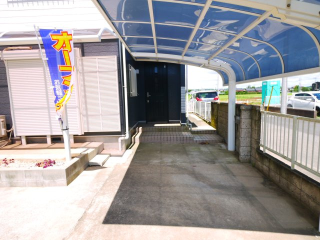 東金市北之幸谷　中古戸建の駐車場|内装リフォーム済み令和7年7月 車3台 床暖房（リビング・2階全室）リビング電動シャッタ― 都市ガス