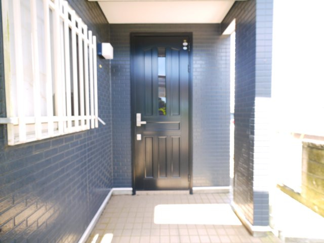 東金市北之幸谷　中古戸建の玄関|内装リフォーム済み令和7年7月 車3台 床暖房（リビング・2階全室）リビング電動シャッタ― 都市ガス